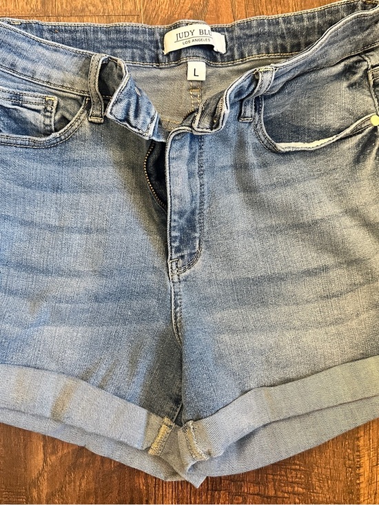 Judy Blue Pants - Judy Blue Light Wash Denim Roll-Cuff Shorts - Large